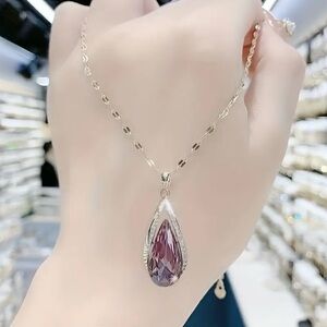 1pc Exquisite And Stylish Faux Crystal Pendant Necklace